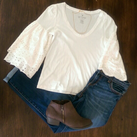 American Eagle Outfitters Tops - American Eagle Cream Eyelet Bell Sleeve Top Sz Sm